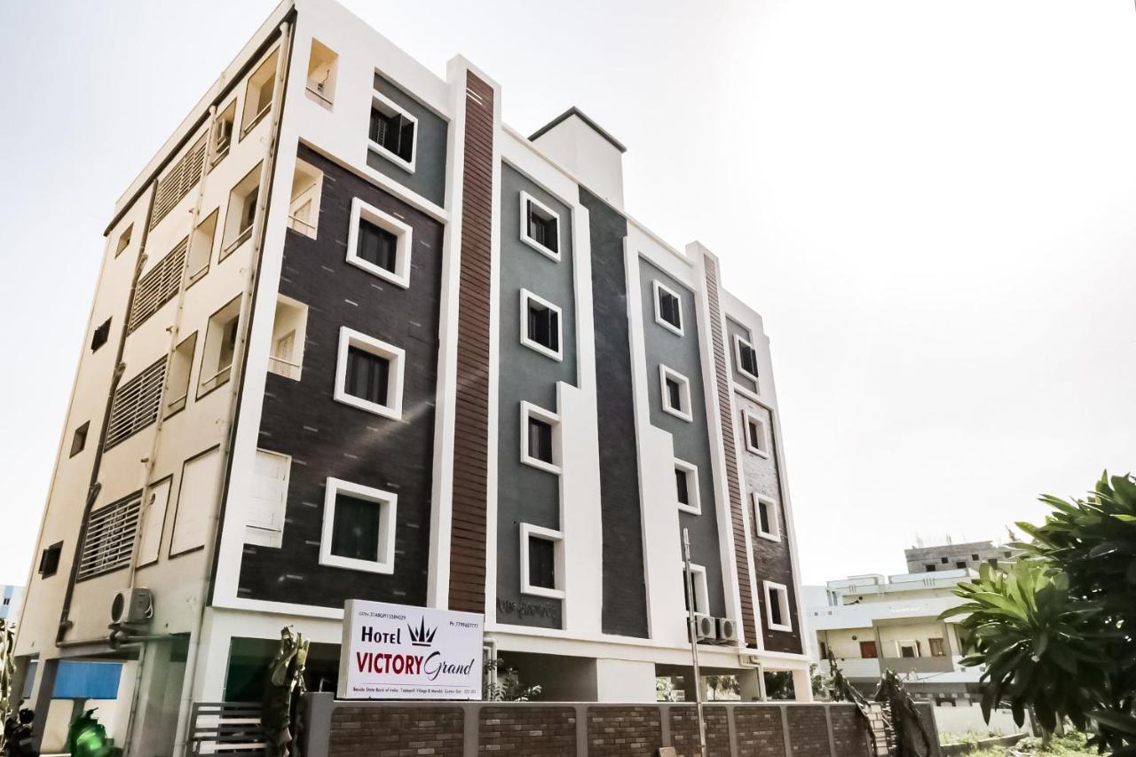Oyo Victory Grand Otel Tadepalle Dış mekan fotoğraf