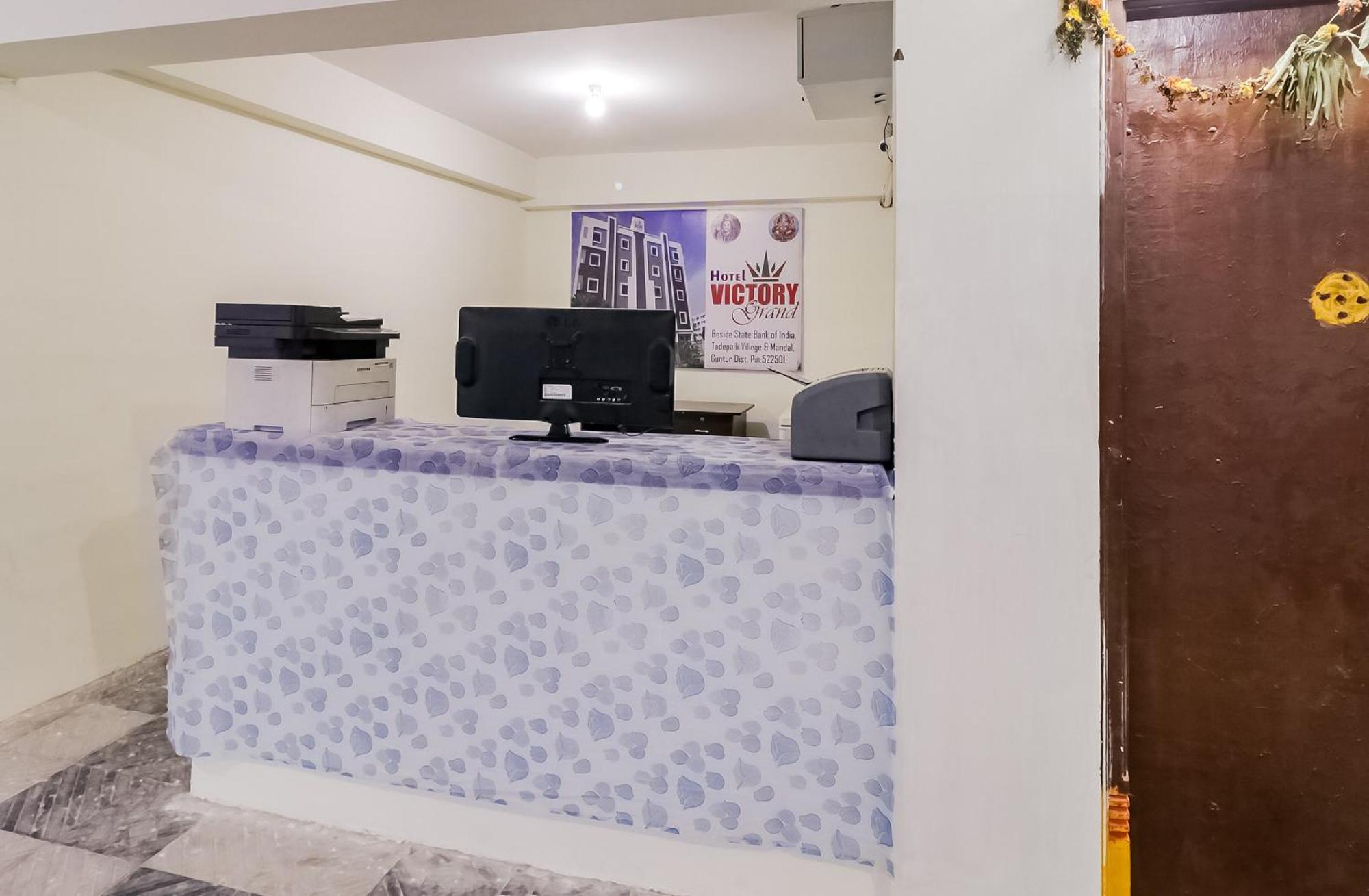 Oyo Victory Grand Otel Tadepalle Dış mekan fotoğraf